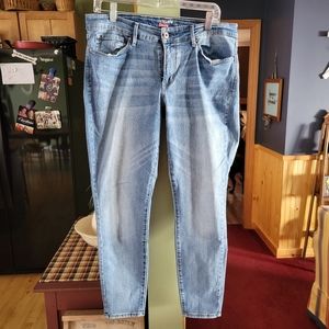 Denizen from Levi's modern skinny short